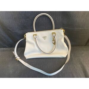 AFTER CHRISTMAS REDUCTION SALE. Guess Noelle Girlfriend Satchel NB
